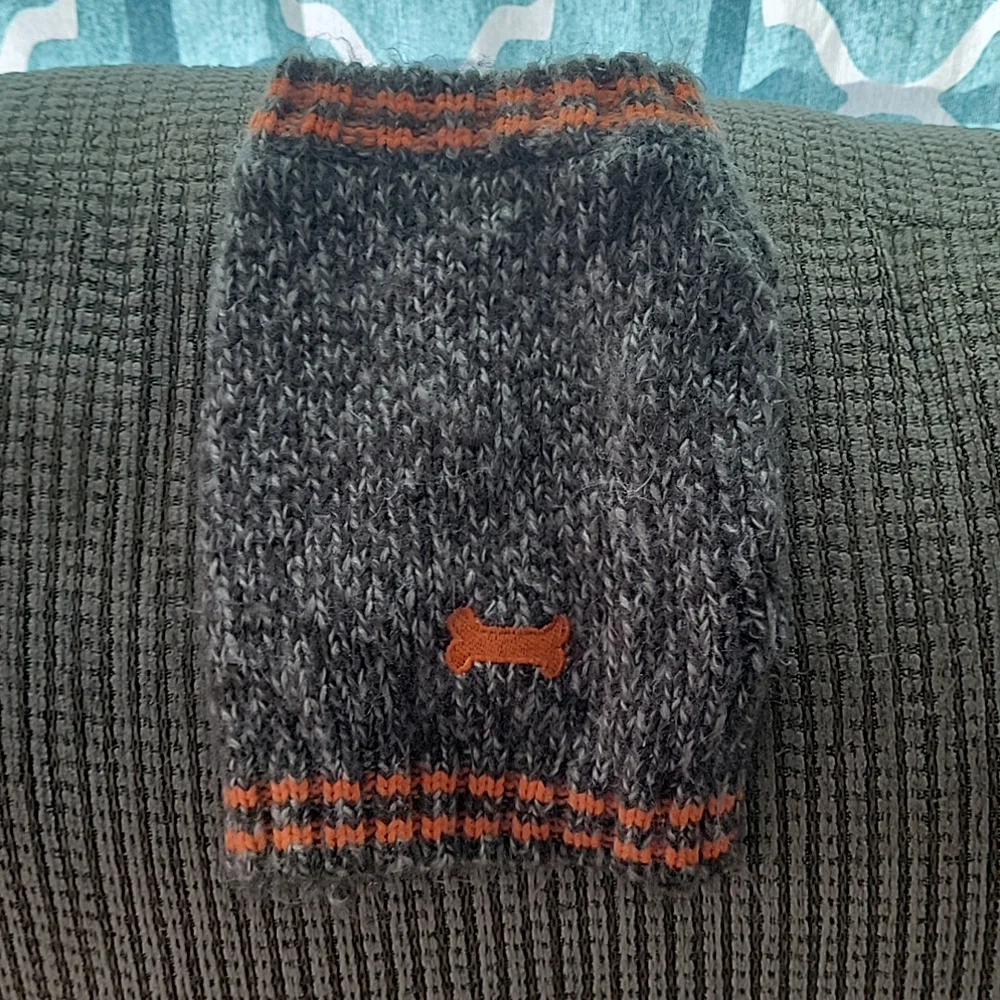 EUC TOP PAW Dog sweater